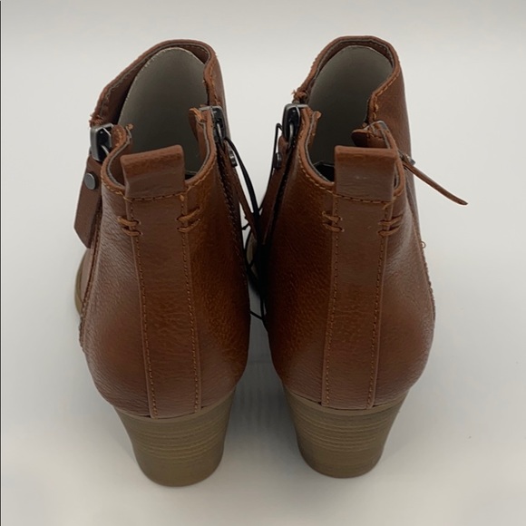 UNIVERSAL THREAD JAMESON FAUX LEATHER BOOTIE - Picture 4 of 10